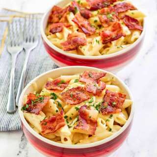 Copycat Applebee's 4 Cheese Mac and Cheese with Bacon