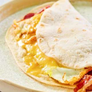 Copycat Dunkin' Donuts Wake Up Wrap | 15-Minute Make-Ahead Breakfast