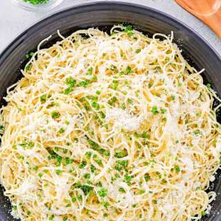 30-Minute Garlic Butter Pasta with White Wine Sauce