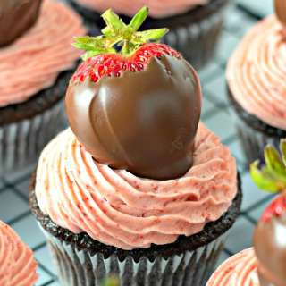 Chocolate Covered Strawberry Cupcakes