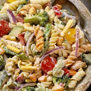 The BEST Creamy Pasta Salad Recipe