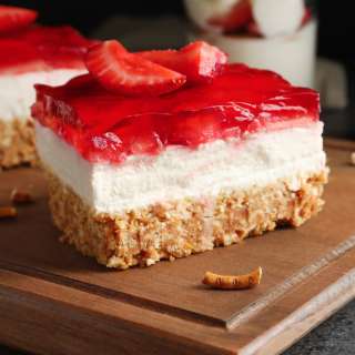Strawberry Pretzel Salad