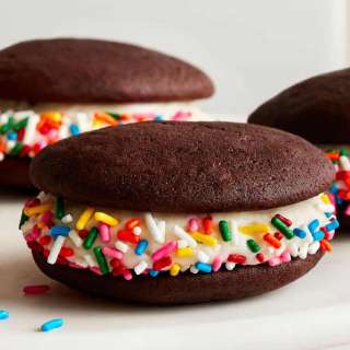 Chocolate Whoopie Pies With Vanilla Cream Cheese Filling