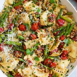 Ravioli with Tomatoes Asparagus Garlic and Herbs