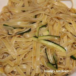 Fettuccine with Zucchini and Onions