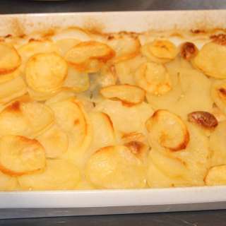 Potatoes Gratin with Garlic - A French tradition
