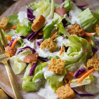 The Old Spaghetti Factory’s Creamy Pesto Salad Dressing Copycat