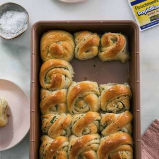 Garlic Dinner Rolls