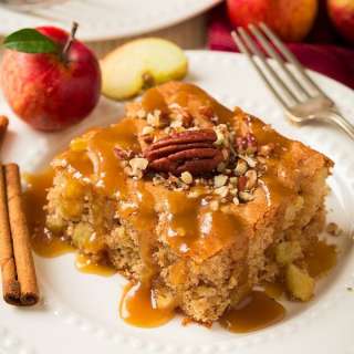 Old Fashioned Warm Apple Cake