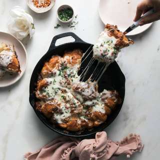 Cheesy Roasted Garlic Knots