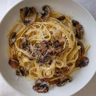 Linguine, Bacon, and Mushrooms