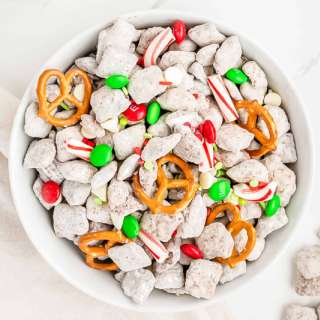 Reindeer Chow Chex Mix (Christmas Puppy Chow!)