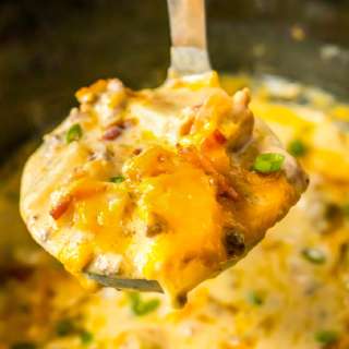 Slow Cooker Bacon Cheeseburger Soup