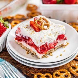 Grandmas Strawberry Pretzel Salad