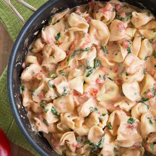 Creamy Spinach Tomato Tortellini