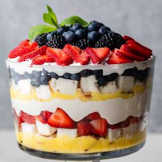 Creamy Berry Trifle