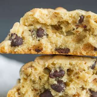 Levain Bakery Chocolate Chip Cookies