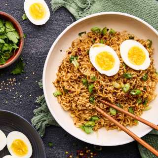 15 Minute Sriracha Ramen Noodles
