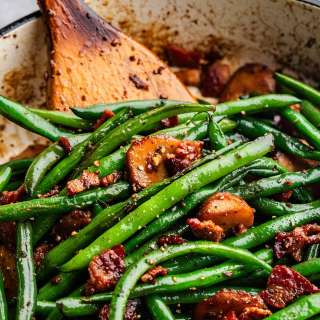 Sauteed Green Beans with Bacon and Water Chestnuts