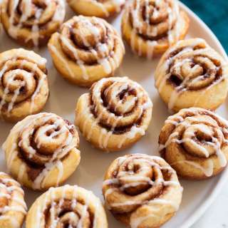 Easy Mini Cinnamon Rolls {Crescent Dough}