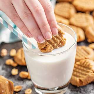 5 Ingredient Peanut Butter Cookies