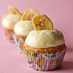 Banana Cupcakes with Vanilla Pastry Cream