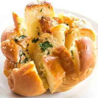 Easy Pull-Apart Garlic Rolls