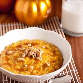 Pumpkin Pie Oatmeal with Caramel Sauce
