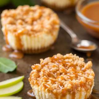 Caramel Apple Mini Cheesecakes {with Streusel Topping}