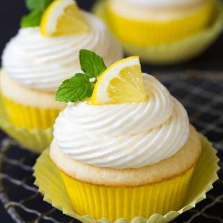 Lemon Cupcakes {with Lemon Buttercream Frosting}