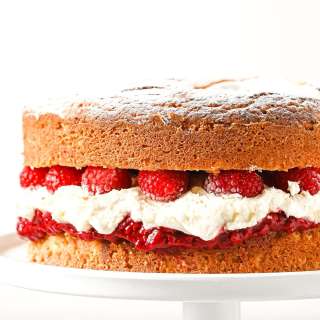 Sugar Free Raspberry Victoria Sponge Cake (Keto)