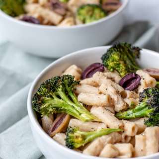 Penne With Roasted Garlic White Bean Puree
