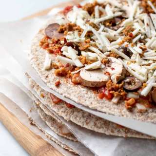 Easy Vegan Frozen Pizzas (Great for Meal Prep!)