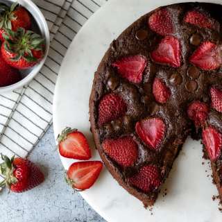 Oil-Free Vegan Chocolate Cake With Strawberries