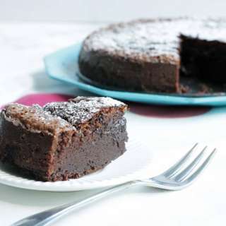 2-Ingredient Nutella Cake