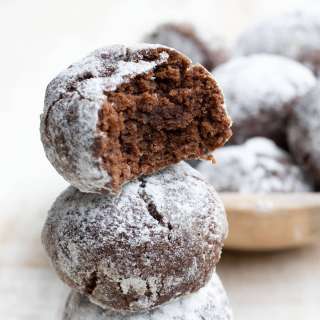 Keto Chocolate Amaretti Cookies