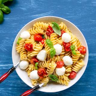 Italian Caprese Pasta Salad