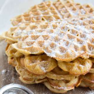 Keto Waffles (Easy, Crispy)