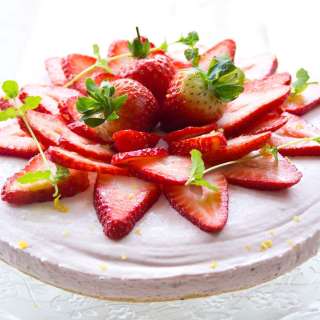 Keto Strawberry Cheesecake