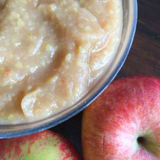 Homemade Unsweetened Applesauce (No sugar added)
