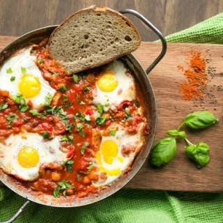 Easy Shakshuka with Chickpeas