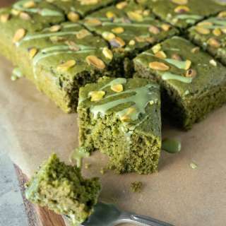 Easy Matcha Cake (Vegan)