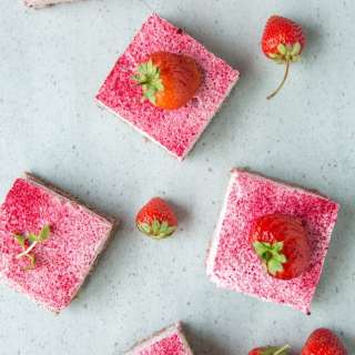 No-Bake Strawberry Cheesecake Bars (Gluten-free)