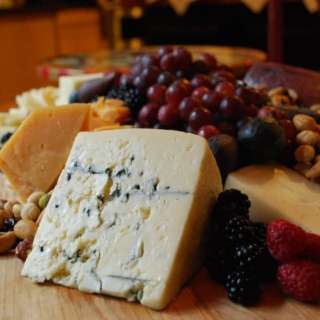 How to Make the Perfect Cheeseboard