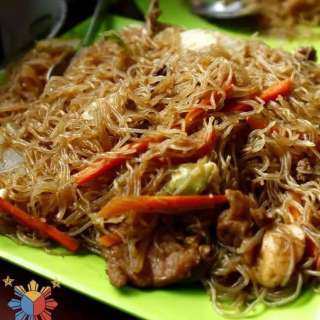 Bihon Pancit (Filipino Fried Rice Noodles)