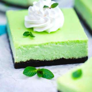 Oreo Mint Cheesecake Bars