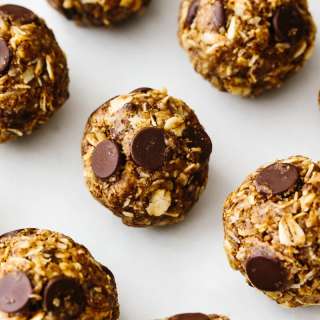 No Bake Energy Balls (Oatmeal Chocolate Chip)