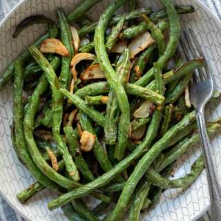 Garlicky Air Fryer Green Beans