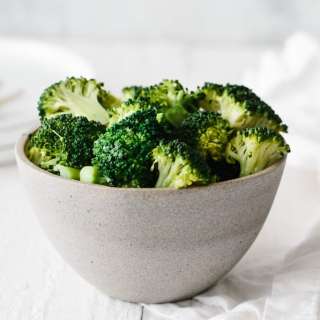 Steamed Broccoli (How to Steam it Perfectly!)
