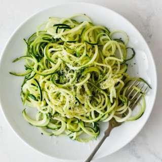 Easy Garlic Parmesan Zucchini Noodles (Zoodles)